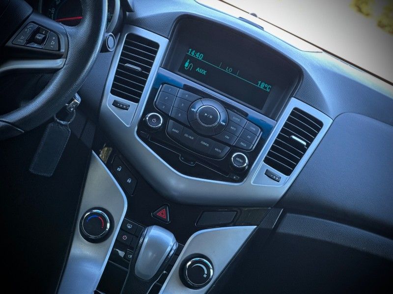 Chevrolet CRUZE SEDAN LT 1.8 2015 NEUMANN VEÍCULOS ARROIO DO MEIO / Carros no Vale