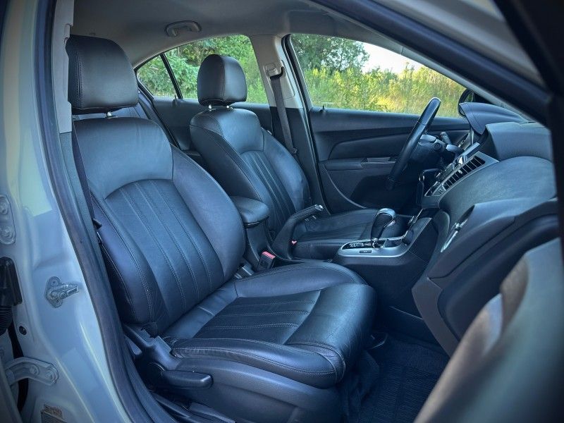 Chevrolet CRUZE SEDAN LT 1.8 2015 NEUMANN VEÍCULOS ARROIO DO MEIO / Carros no Vale