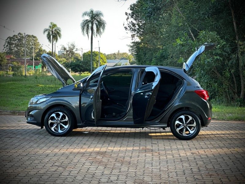 Chevrolet ONIX LT 1.0 2017 NEUMANN VEÍCULOS ARROIO DO MEIO / Carros no Vale