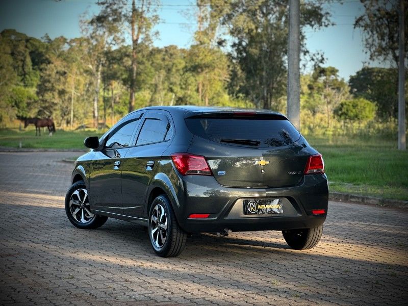 Chevrolet ONIX LT 1.0 2017 NEUMANN VEÍCULOS ARROIO DO MEIO / Carros no Vale