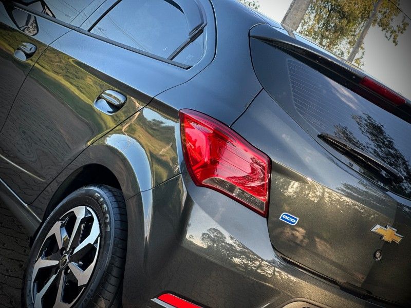 Chevrolet ONIX LT 1.0 2017 NEUMANN VEÍCULOS ARROIO DO MEIO / Carros no Vale