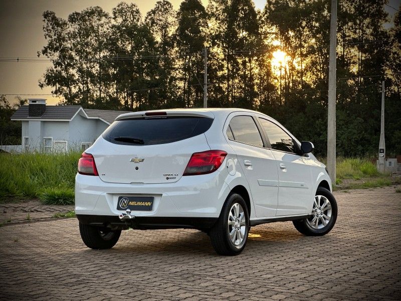 Chevrolet ONIX LT 1.4 2013 NEUMANN VEÍCULOS ARROIO DO MEIO / Carros no Vale