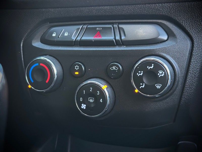 Chevrolet ONIX LT 1.4 2013 NEUMANN VEÍCULOS ARROIO DO MEIO / Carros no Vale