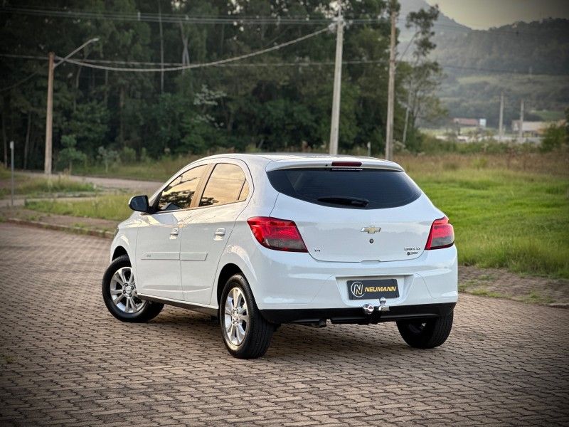 Chevrolet ONIX LT 1.4 2013 NEUMANN VEÍCULOS ARROIO DO MEIO / Carros no Vale