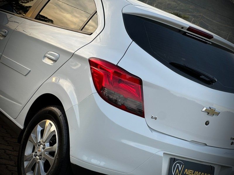 Chevrolet ONIX LT 1.4 2013 NEUMANN VEÍCULOS ARROIO DO MEIO / Carros no Vale