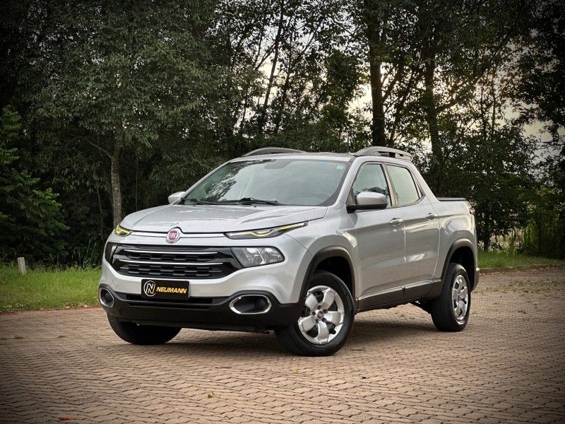 Fiat TORO FREEDOM 1.8 2017 NEUMANN VEÍCULOS ARROIO DO MEIO / Carros no Vale