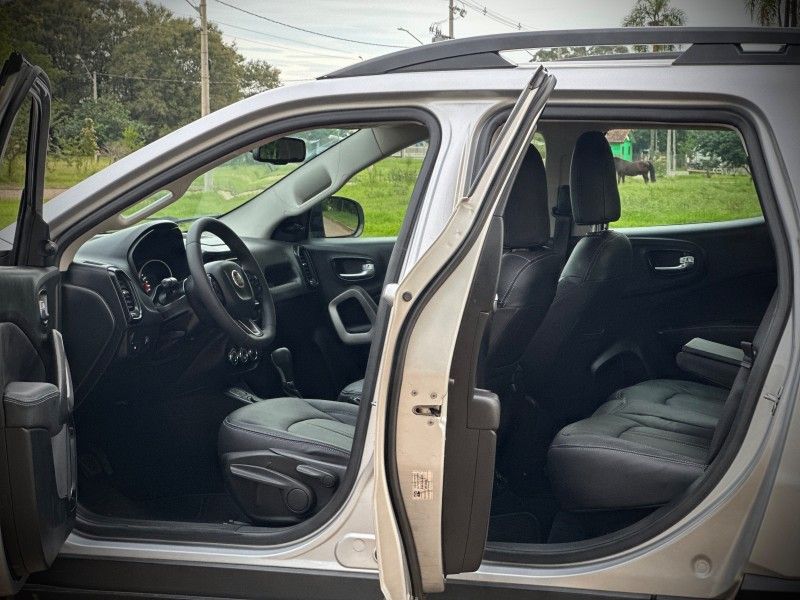 Fiat TORO FREEDOM 1.8 2017 NEUMANN VEÍCULOS ARROIO DO MEIO / Carros no Vale