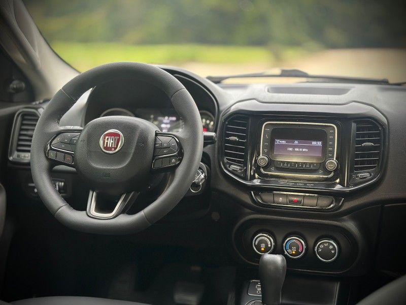 Fiat TORO FREEDOM 1.8 2017 NEUMANN VEÍCULOS ARROIO DO MEIO / Carros no Vale