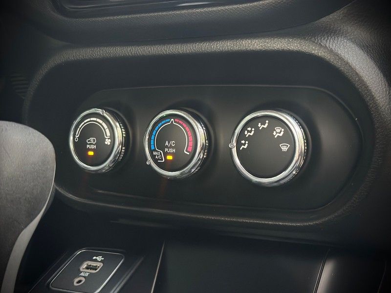 Fiat TORO FREEDOM 1.8 2017 NEUMANN VEÍCULOS ARROIO DO MEIO / Carros no Vale