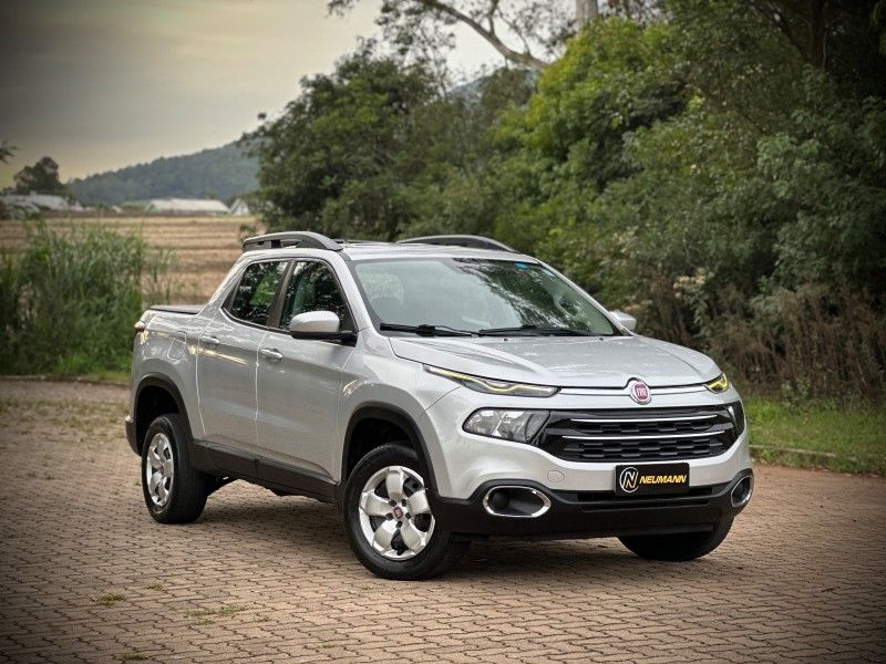 Fiat TORO FREEDOM 1.8 2017 NEUMANN VEÍCULOS ARROIO DO MEIO / Carros no Vale