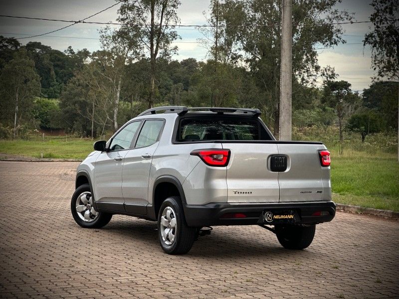 Fiat TORO FREEDOM 1.8 2017 NEUMANN VEÍCULOS ARROIO DO MEIO / Carros no Vale
