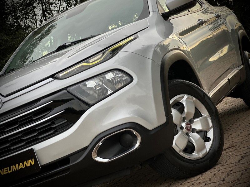 Fiat TORO FREEDOM 1.8 2017 NEUMANN VEÍCULOS ARROIO DO MEIO / Carros no Vale