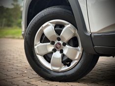 Fiat TORO FREEDOM 1.8 2017 NEUMANN VEÍCULOS ARROIO DO MEIO / Carros no Vale