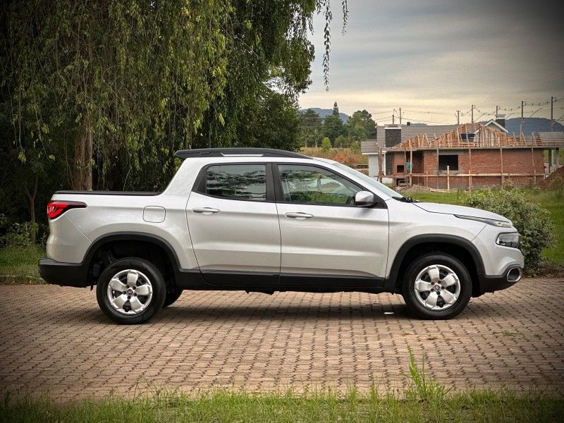 Fiat TORO FREEDOM 1.8 2017 NEUMANN VEÍCULOS ARROIO DO MEIO / Carros no Vale