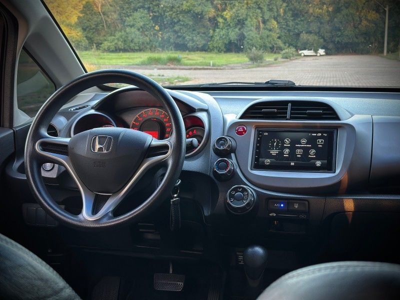 Honda FIT LX 1.4 2014 NEUMANN VEÍCULOS ARROIO DO MEIO / Carros no Vale