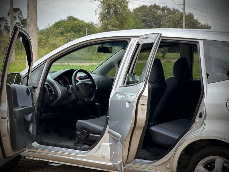 Honda FIT LXL 1.4 2006 NEUMANN VEÍCULOS ARROIO DO MEIO / Carros no Vale