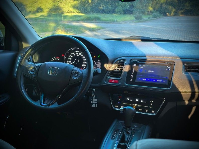 Honda HR-V TOURING 1.8 2017 NEUMANN VEÍCULOS ARROIO DO MEIO / Carros no Vale
