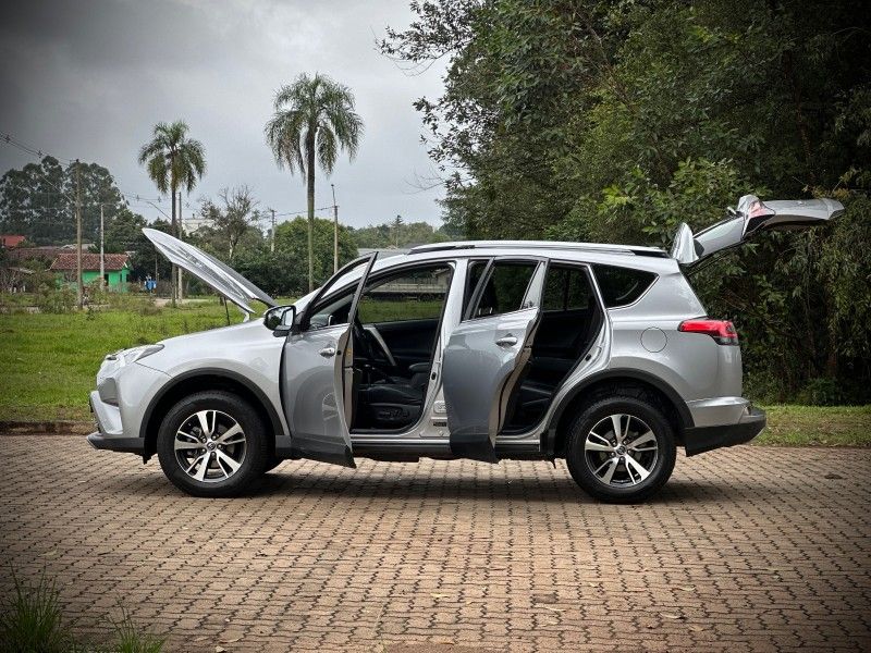 Toyota RAV-4 2.0 2018 NEUMANN VEÍCULOS ARROIO DO MEIO / Carros no Vale