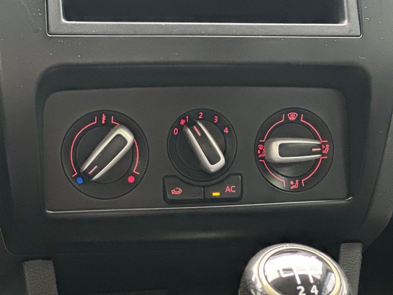 Volkswagen FOX 1.6 2013 NEUMANN VEÍCULOS ARROIO DO MEIO / Carros no Vale Volkswagen FOX 1.6 2013 NEUMANN VEÍCULOS ARROIO DO MEIO / Carros no Vale