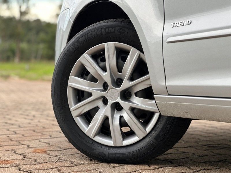 Volkswagen FOX 1.6 2013 NEUMANN VEÍCULOS ARROIO DO MEIO / Carros no Vale Volkswagen FOX 1.6 2013 NEUMANN VEÍCULOS ARROIO DO MEIO / Carros no Vale