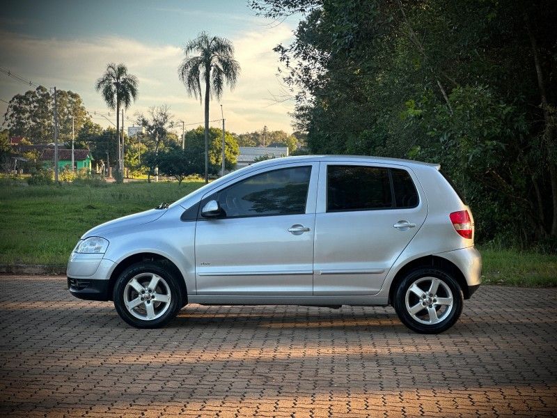 Volkswagen FOX PLUS 1.6 2009 NEUMANN VEÍCULOS ARROIO DO MEIO / Carros no Vale