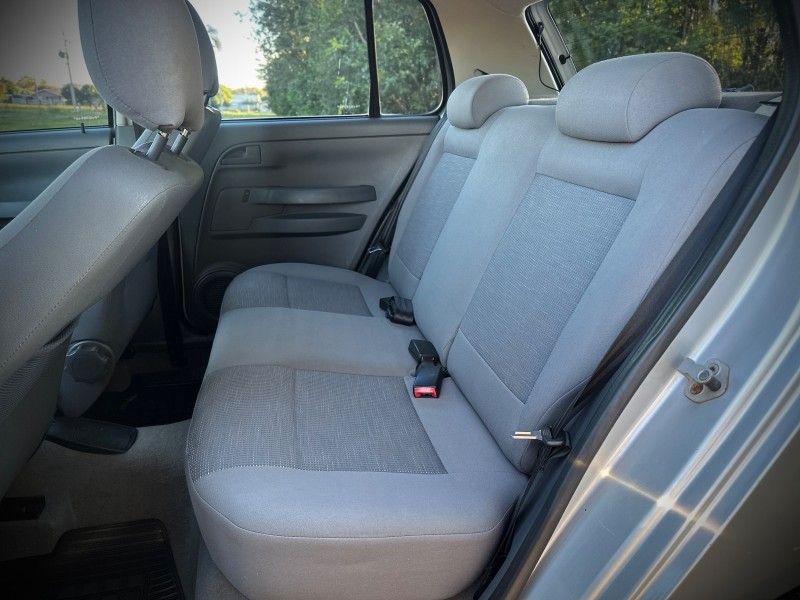 Volkswagen FOX PLUS 1.6 2009 NEUMANN VEÍCULOS ARROIO DO MEIO / Carros no Vale