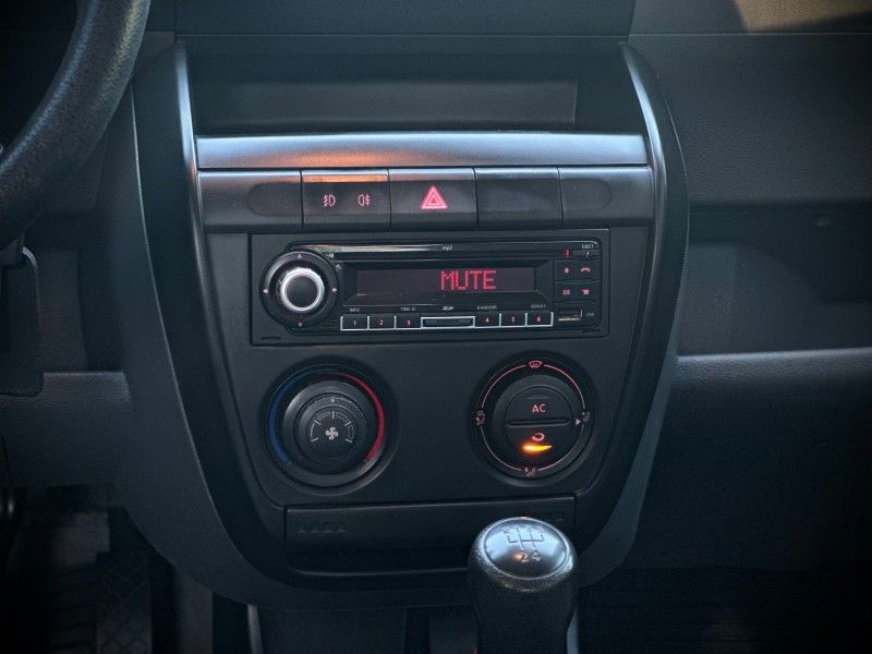 Volkswagen FOX PLUS 1.6 2009 NEUMANN VEÍCULOS ARROIO DO MEIO / Carros no Vale