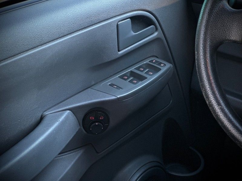 Volkswagen FOX PLUS 1.6 2009 NEUMANN VEÍCULOS ARROIO DO MEIO / Carros no Vale