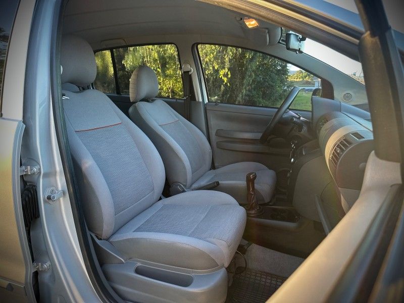 Volkswagen FOX PLUS 1.6 2009 NEUMANN VEÍCULOS ARROIO DO MEIO / Carros no Vale