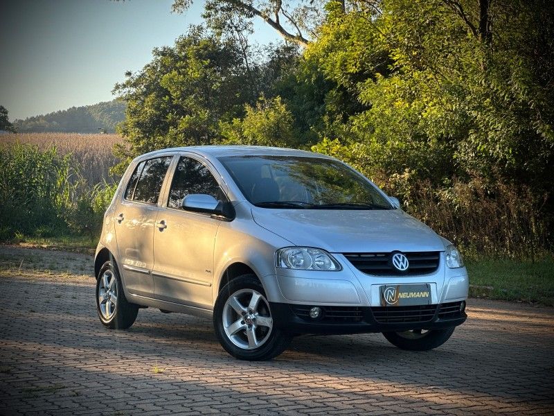 Volkswagen FOX PLUS 1.6 2009 NEUMANN VEÍCULOS ARROIO DO MEIO / Carros no Vale