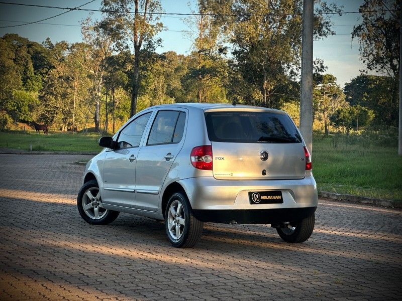 Volkswagen FOX PLUS 1.6 2009 NEUMANN VEÍCULOS ARROIO DO MEIO / Carros no Vale