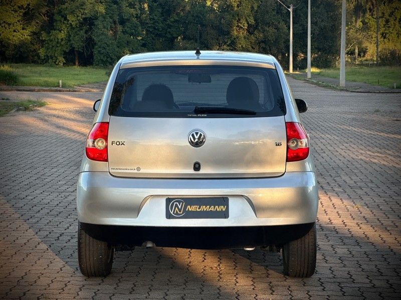 Volkswagen FOX PLUS 1.6 2009 NEUMANN VEÍCULOS ARROIO DO MEIO / Carros no Vale
