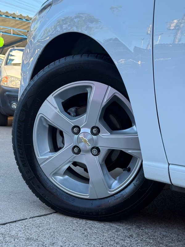 Chevrolet ONIX LT 1.4 8V 2019 FERREIRA VEÍCULOS VENÂNCIO AIRES / Carros no Vale