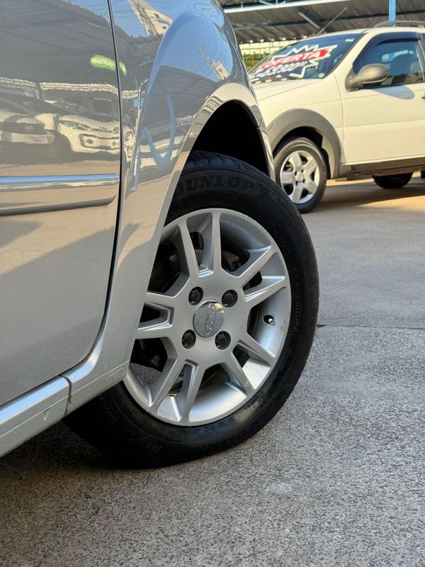 Ford FIESTA TRAIL 1.6 8V 2010 FERREIRA VEÍCULOS VENÂNCIO AIRES / Carros no Vale