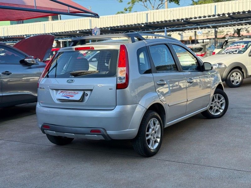 Ford FIESTA TRAIL 1.6 8V 2010 FERREIRA VEÍCULOS VENÂNCIO AIRES / Carros no Vale