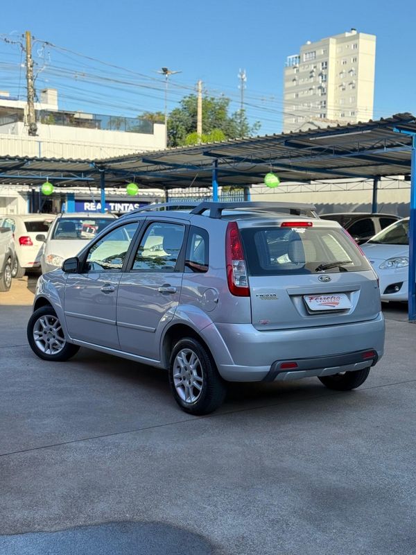 Ford FIESTA TRAIL 1.6 8V 2010 FERREIRA VEÍCULOS VENÂNCIO AIRES / Carros no Vale