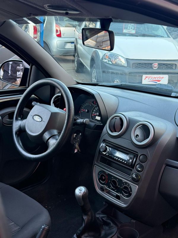 Ford KA 1.0 8V 2010 FERREIRA VEÍCULOS VENÂNCIO AIRES / Carros no Vale