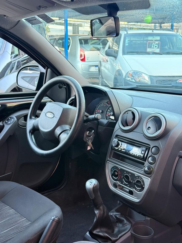 Ford KA 1.0 8V 2010 FERREIRA VEÍCULOS VENÂNCIO AIRES / Carros no Vale