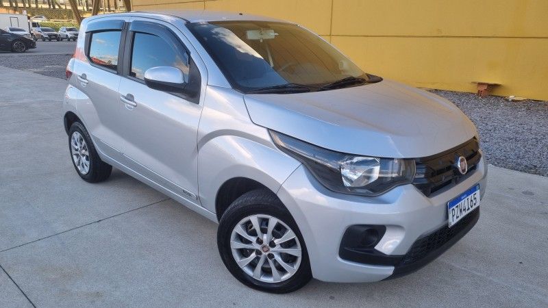 FIAT MOBI 1.0 6V DRIVE 2017/2018 HUBNER MULTIMARCAS FARROUPILHA / Carros no Vale