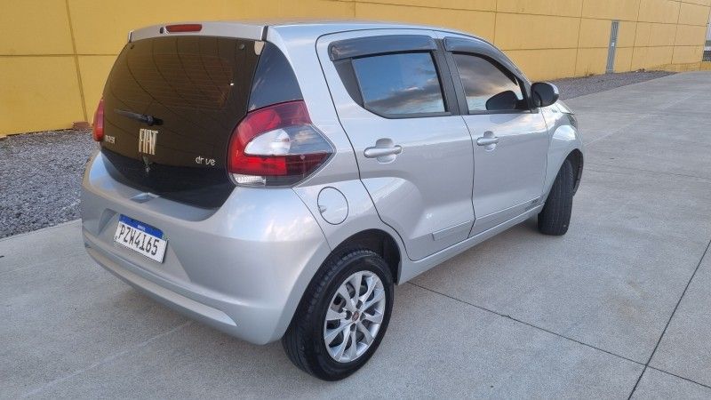 FIAT MOBI 1.0 6V DRIVE 2017/2018 HUBNER MULTIMARCAS FARROUPILHA / Carros no Vale