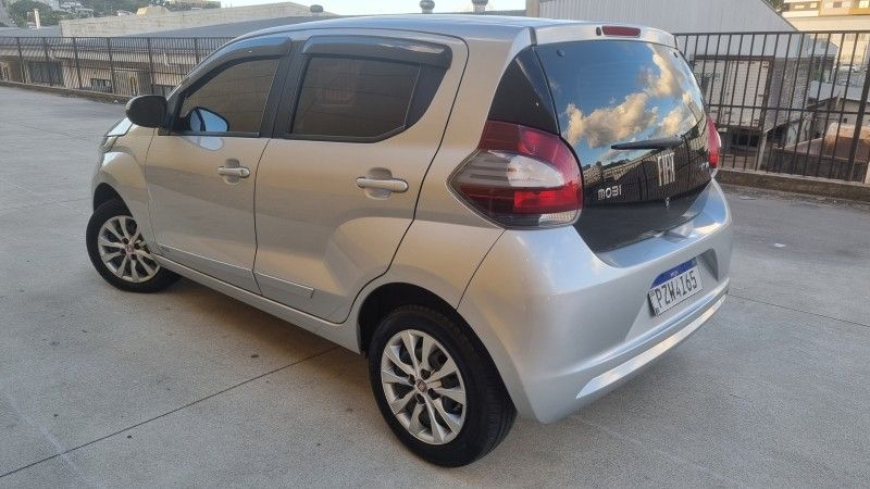 FIAT MOBI 1.0 6V DRIVE 2017/2018 HUBNER MULTIMARCAS FARROUPILHA / Carros no Vale