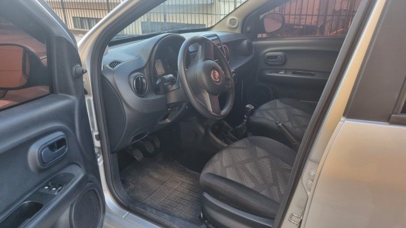 FIAT MOBI 1.0 6V DRIVE 2017/2018 HUBNER MULTIMARCAS FARROUPILHA / Carros no Vale