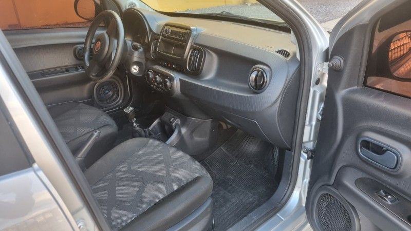 FIAT MOBI 1.0 6V DRIVE 2017/2018 HUBNER MULTIMARCAS FARROUPILHA / Carros no Vale