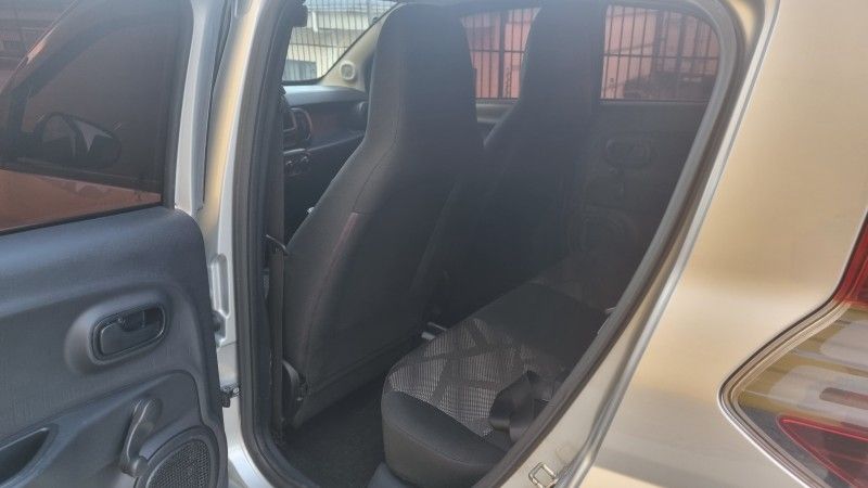 FIAT MOBI 1.0 6V DRIVE 2017/2018 HUBNER MULTIMARCAS FARROUPILHA / Carros no Vale