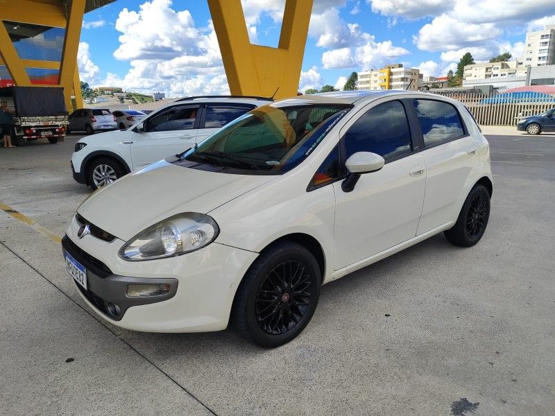 FIAT PUNTO 1.6 ESSENCE 16V 2014/2014 HUBNER MULTIMARCAS FARROUPILHA / Carros no Vale