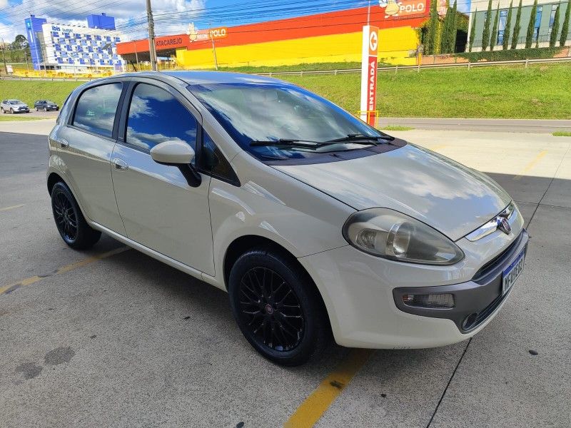 FIAT PUNTO 1.6 ESSENCE 16V 2014/2014 HUBNER MULTIMARCAS FARROUPILHA / Carros no Vale