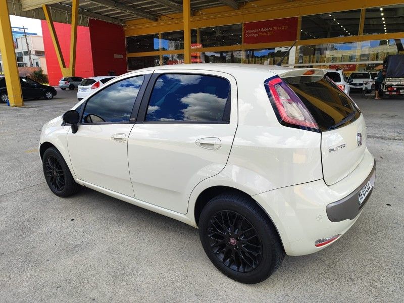 FIAT PUNTO 1.6 ESSENCE 16V 2014/2014 HUBNER MULTIMARCAS FARROUPILHA / Carros no Vale