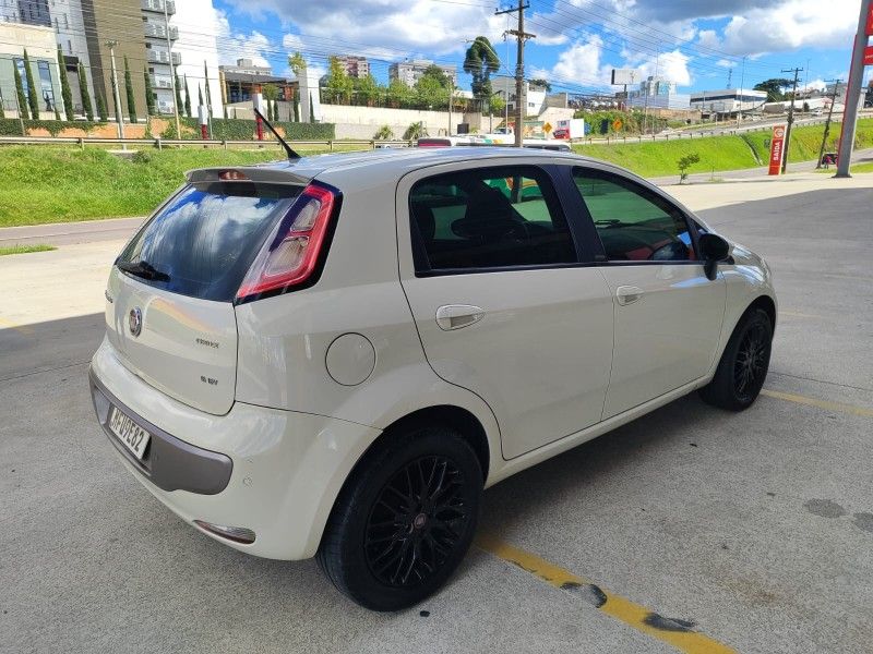 FIAT PUNTO 1.6 ESSENCE 16V 2014/2014 HUBNER MULTIMARCAS FARROUPILHA / Carros no Vale