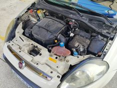 FIAT PUNTO 1.6 ESSENCE 16V 2014/2014 HUBNER MULTIMARCAS FARROUPILHA / Carros no Vale