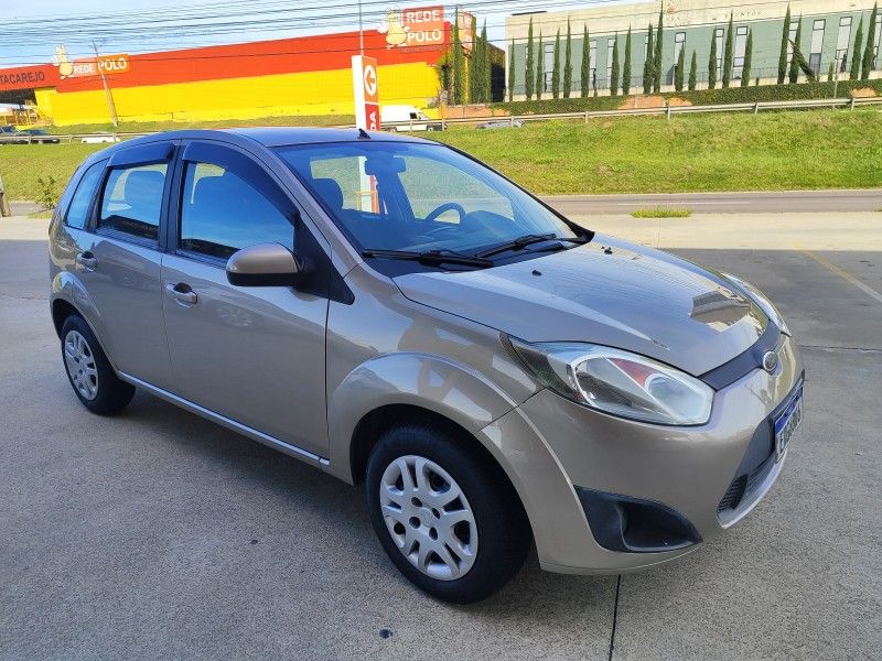 FORD FIESTA 1.0 MPI CLASS 8V 2010/2011 HUBNER MULTIMARCAS FARROUPILHA / Carros no Vale